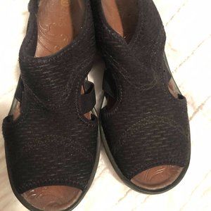 BZEES SANDALS VELCRO BACK STRAP